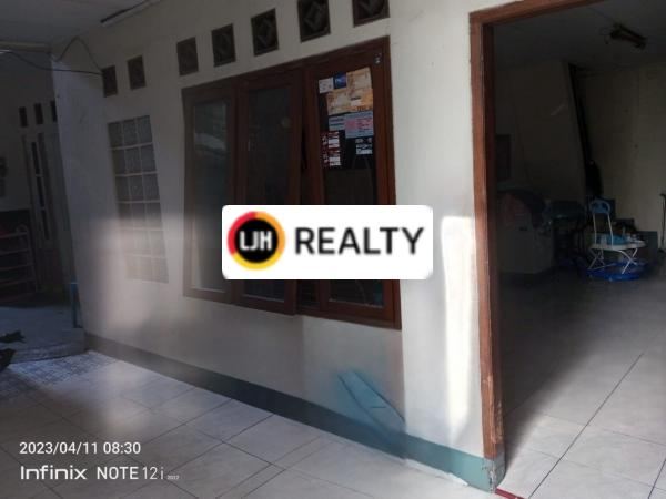 Rumah dalam gang siap huni dan terawat di Tomang, Jakarta Barat