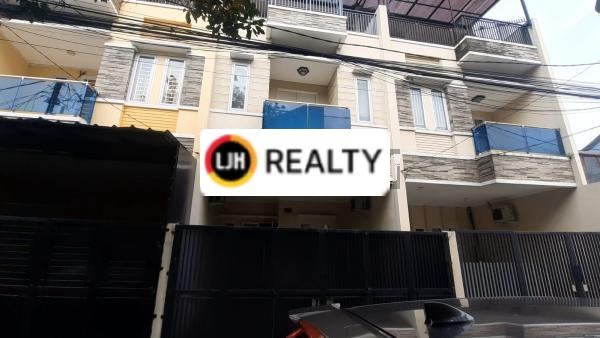 Rumah Modern minimalis di Tomang, Jakarta Barat
