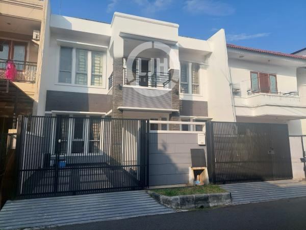 RUMAH DI GADING KIRANA BARAT AREA KELAPA GADING