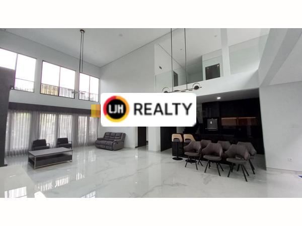 Rumah di Graha Candi Golf Rivera Semarang