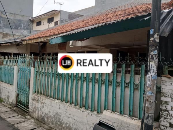 Rumah tua hitung Tanah lokasi dalam gang di tanjung Duren, Jakarta Barat 