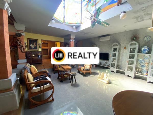 Artistic House in Sumerta, Denpasar Timur, Walking Distance to Art Centre
