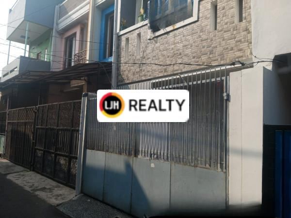 Rumah Siap huni 3,5 lantai lokasi Nyaman di Tanjung Duren, Jakarta Barat 
