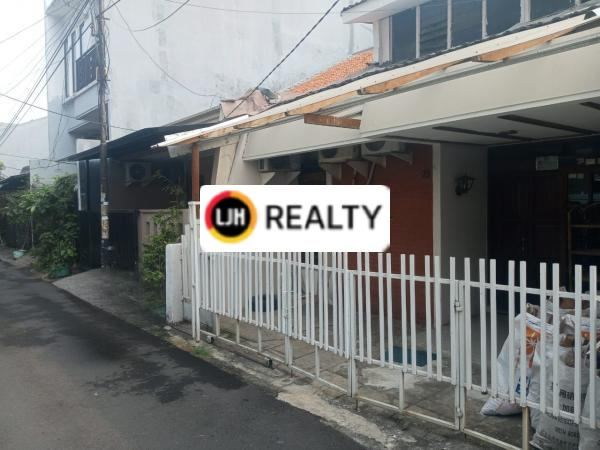 RUMAH Butuh Renov lokasi nyaman di Tanjung Duren, Jakarta Barat 