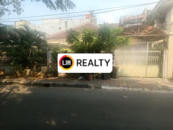 Rumah siap huni 1,5 lantai lokasi strategis di Jatipulo, Jakarta Barat