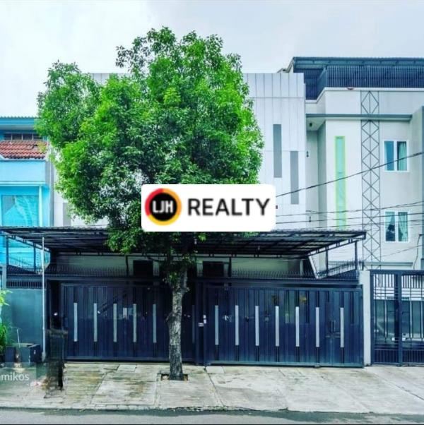 RUMAH Kost Siap Huni, sangat menguntungkan dan strategis di Tomang, Jakarta Barat 