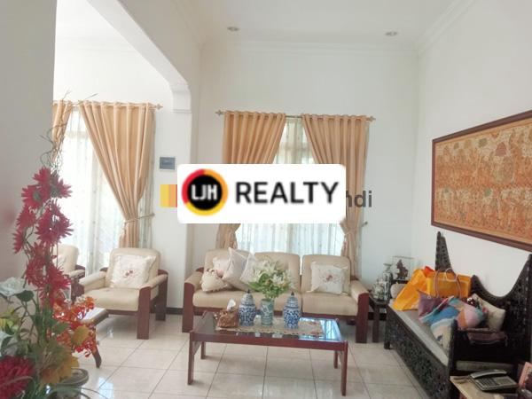 Rumah di Larasati Indrapasta Semarang