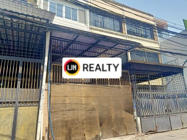Ruko 3 lantai siap pakai dekat ke Jalan Besar di Jembatan Gambang, Jakarta Utara