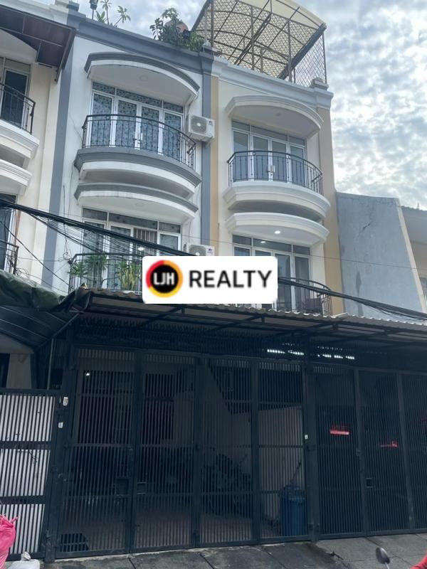 Rumah siap huni pinggir jalan ramai di Tomang, Jakarta Barat