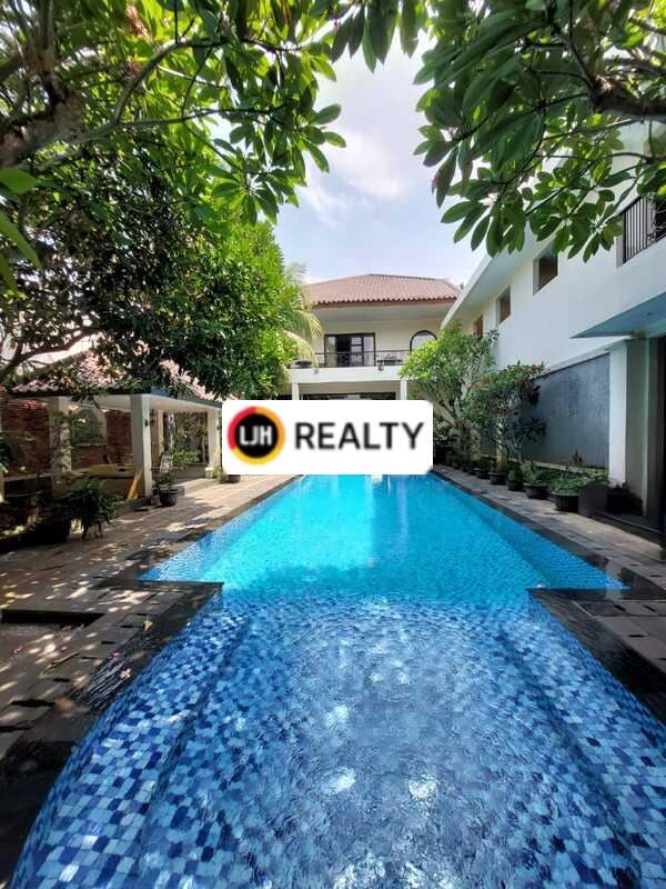 DIJUAL RUMAH MEWAH CANTIK DAN ASRI LENGKAP DENGAN KOLAM RENANG DI VILLA CINERE MAS