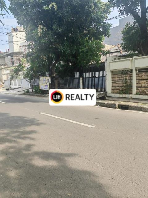 RUMAH di Mandala Tomang Jakarta Barat.hitung Tanah row 3 mobil