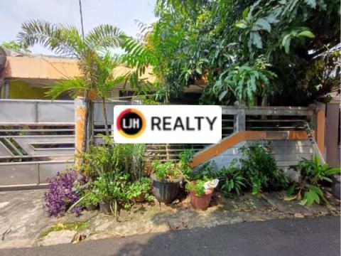 RUMAH Tua Lokasi Strategis di Tomang Jakarta Barat. 