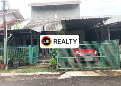 Rumah Asri Dalam Komplek Wisma Cakra