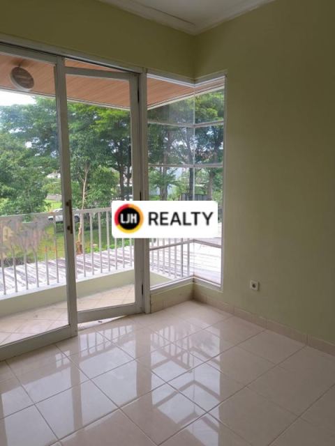 Rumah 2 Lantai, Kamar 3, Dengan View Taman Bermain Anak anak di Grand Wisata Bekasi