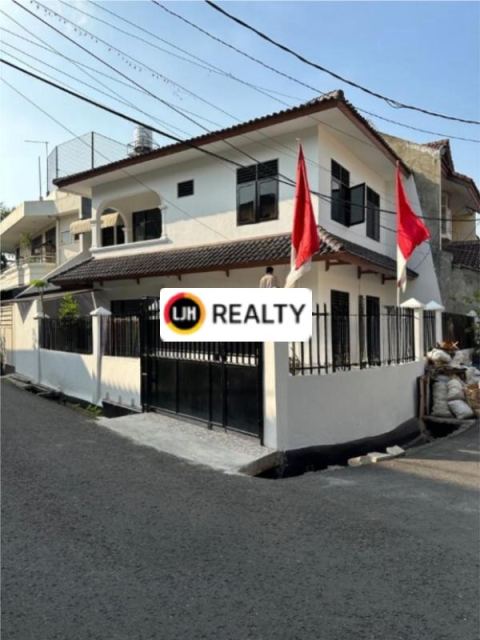 RUMAH 2 Lantai Bagus dan Terawat, Tomang, Jakarta Barat