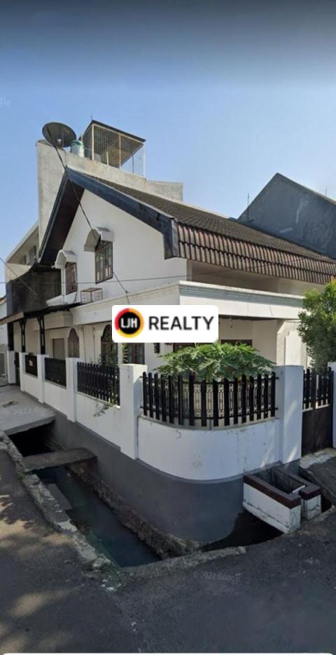 Rumah 2 lantai hitung tanah, nyaman, strategis, Tomang, Jakarta Barat