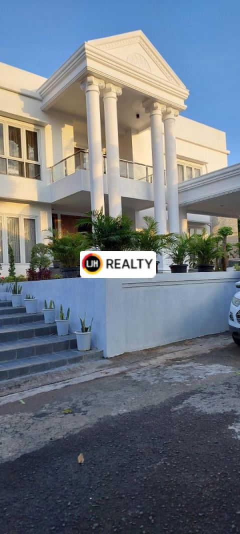 Rumah Klasik Cantik Harga Nego di Perumahan Asri Legenda Wisata Cibubur