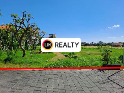 Land In Tourist Area Batu Belig Seminyak, Close to Batu Belig Beach and Berawa Canggu