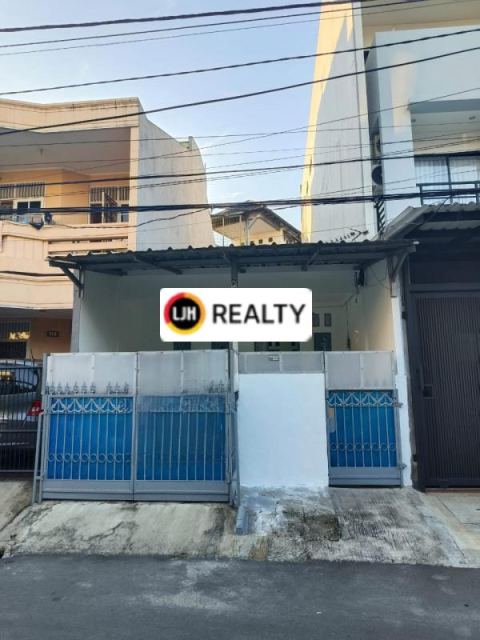 Rumah Siap Huni 1 1/2 Lantai, Tomang, Jakarta Barat