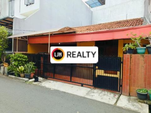Rumah Nyaman Siap Huni Dalam Komplek di Tomang Jakarta Barat