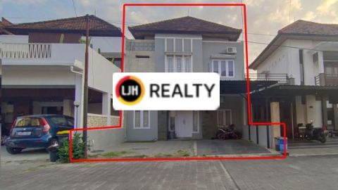 Cozy 2 Floor House in Gatot Subroto Tengah. Close to Living World.