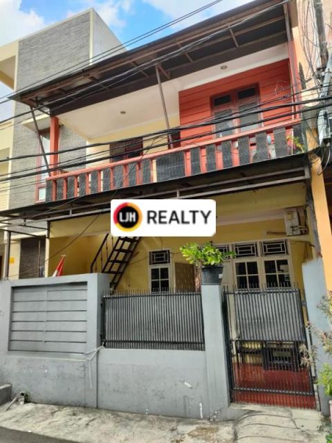RUMAH 2 Lantai dengan banyak kamar cocok dijadikan kost'an dalam kompleks di Tomang