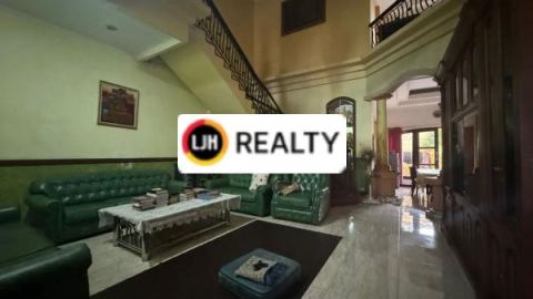 Second House with 4 Bedroom on Jl. Imam Bonjol. Only 6 Minutes to TSM (Trans Studio Mall).