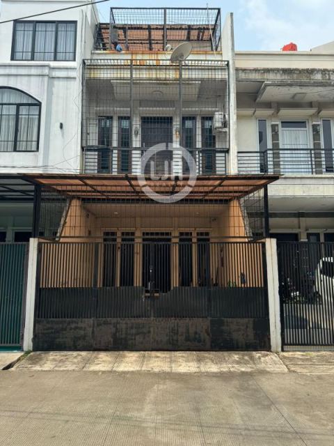 Rumah sangat layak huni 3 Lantai , Terawat di Tomang Jakarta barat 