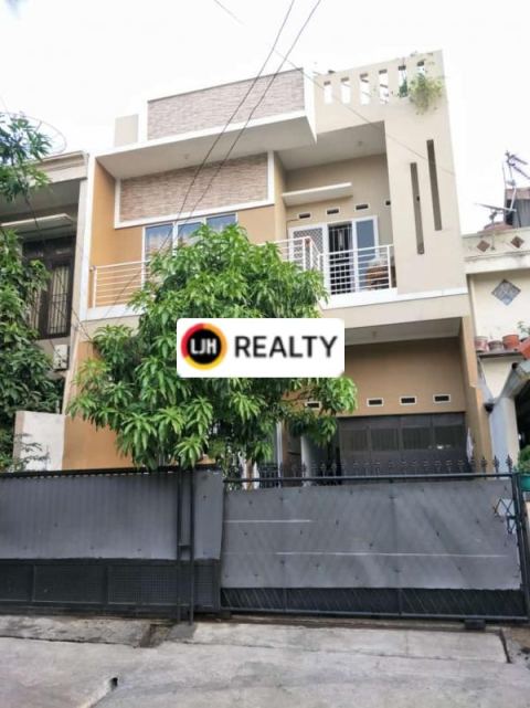 Rumah 3 Lantai Rapi Siap Huni di BCS Kelapa Gading Jakarta Utara 
