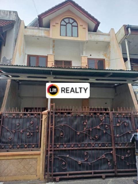 Rumah 3 Lantai Siap Huni Lokasi Strategis di Tomang Jakarta Barat
