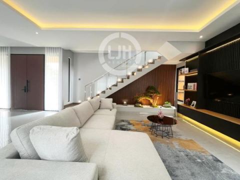 Dijual Rumah Baru Kencana Loka BSD City, Lokasi di Hoek, Fully furnished Siap Huni