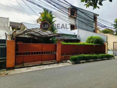 Rumah Luas, Asri, nyaman Lokasi Sangat Strategis di Tomang Jakarta barat