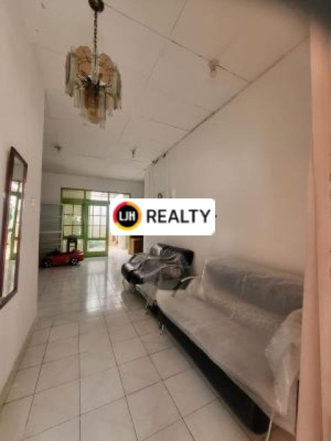Rumah 1,5 Lantai Luas 141m2, 3+2 Kamar Tidur Dalam Komplek Keamanan 24 Jam, Hanya 9 Menit Menuju Pintu Tol Kopo Bandung
