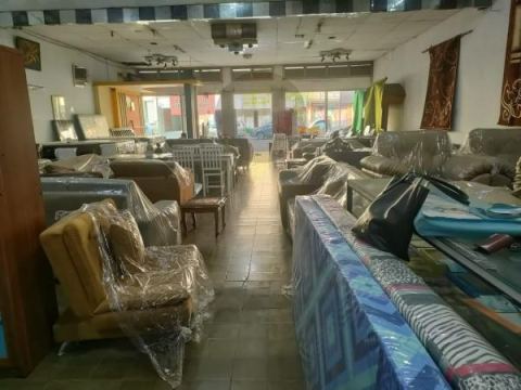 Bangunan cocok untuk toko atau kantor di jalan Gajahmada