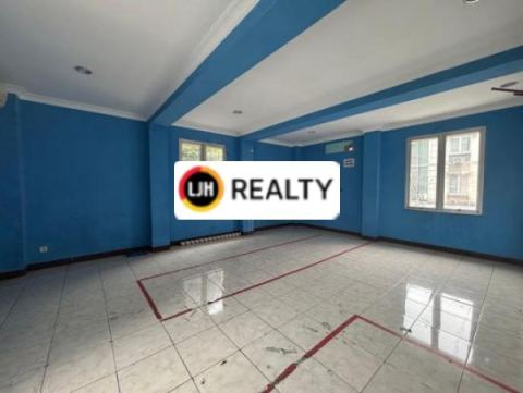 Ruko 3 Lantai Siap Pakai Posisi Hook Parkir Luas Tidak Berbayar Cocok Dijadikan Kantor, Salon Kecantikan, Atau Tempat Percetakan Di Harapan Indah Kota Bekasi
