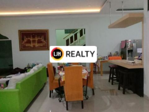 Rumah 2 Lantai 4+1 Kamar Tidur, Posisi Hook Semi Furnished Luas Tanah 192m2 di Komplek Deppen Rri, Cimanggis Depok