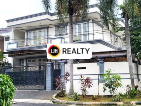 Rumah Hook Semi Furnished Di Kebayaroan Lama - Jakarta Selatan