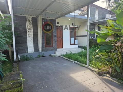 2 bedrooms house for rent at Jl. Denpasar-Gilimanuk, Tabanan, strategic location well maintained