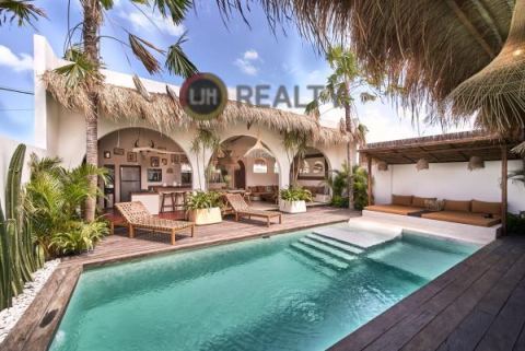 3 bedrooms villa for rent at Bumbak, Kerobokan, Canggu, strategic location, well maintained