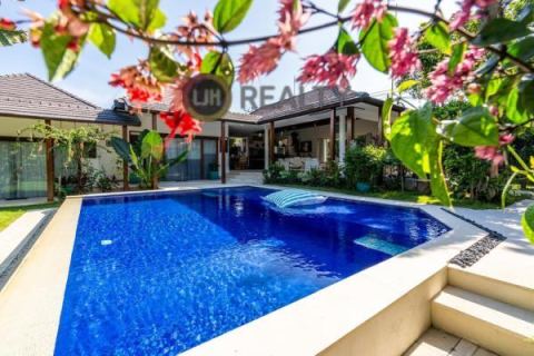 Villa for rent at Kerobokan, Kuta Utara, strategic location, well maintained, close to Canggu area