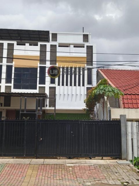 Ruko Bagus, Cocok untuk Bank, Online Shop dan Usaha Kuliner, Tomang, Jakarta Barat