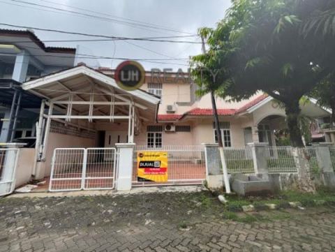 Rumah di Kemang Pratama 1, Posisi Hook, 3+1 Kamar Tidur, Luas Tanah 310m2, Bisa KPR, Fasilitas Sekolah Al-Azhar, Victory, 3 KM dari Gerbang Tol Bekasi Barat, Kemang Pratama Kota Bekasi
