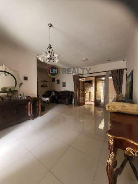 Rumah dan Kos-kosan 2 Lantai 9 Kamar Tidur, Luas Tanah 300m2, hanya 14 menit menuju Tol Buah Batu Bandung
