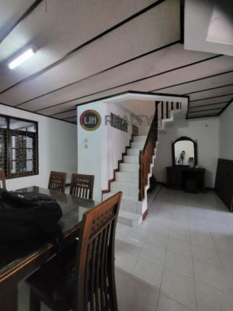 Rumah 2 Lantai bisa dijadikan Hunian atau Ruang Usaha Luas Tanah 120m2, Semi Furnished Siap Huni, dalam Komplek, Keamanan 24 Jam Antapani Bandung