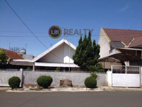 Rumah 1 Lantai Luas 286m2, 4 Kamar Tidur dalam Komplek Keamanan 24 Jam, hanya 15 menit menuju Pintu Tol Pasteur Sekaluyu Bandung