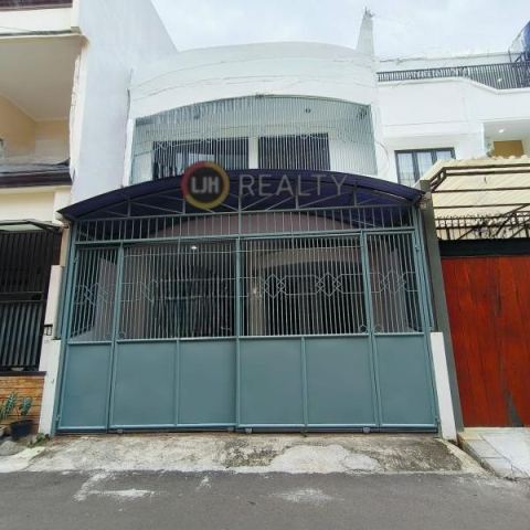 Rumah 3 Lantai Terawat dan Siap Huni, Tomang - Jakarta Barat