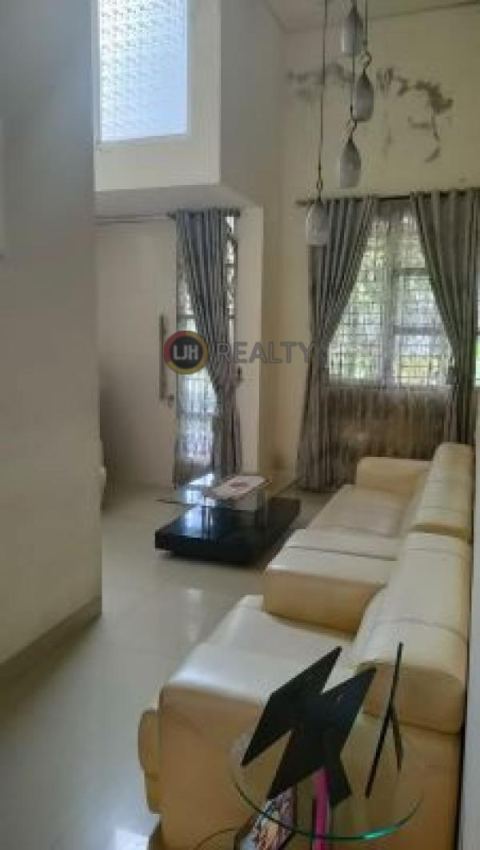 Rumah Dalam Cluster, Split Level menghadap Timur, 5 Kamar Tidur, 500m dari Mall Living World Grand Wisata Bekasi
