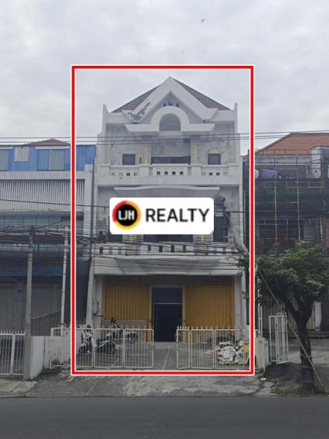 Shophouse for rent at Jl. Gatot Subroto, Denpasar, strategic location, busy area, suitable for business