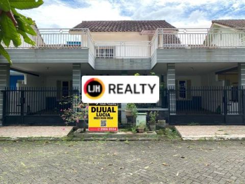 Rumah  Gandeng DiJual Hadap Taman