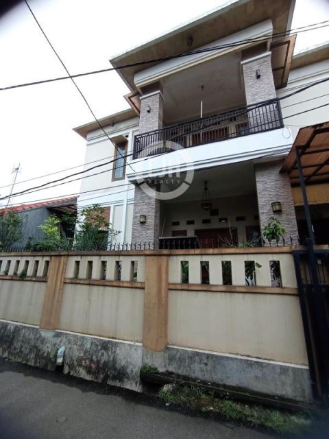 Rumah 2 lantai nyaman di Taman Malaka Utara Pondok Kelapa Jaktim